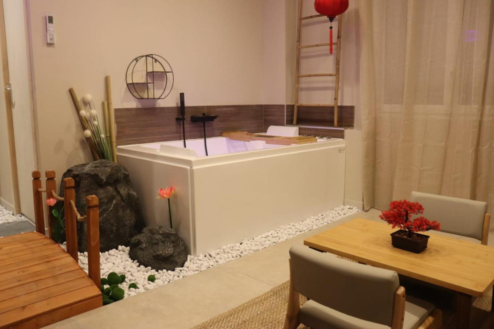 Loveroom Japon Avec Balneotherapie Toulon Kültér fotó