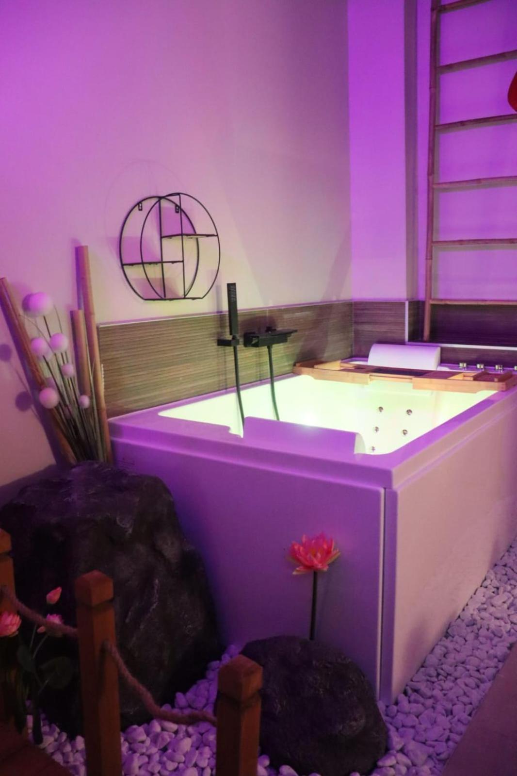 Loveroom Japon Avec Balneotherapie Toulon Kültér fotó