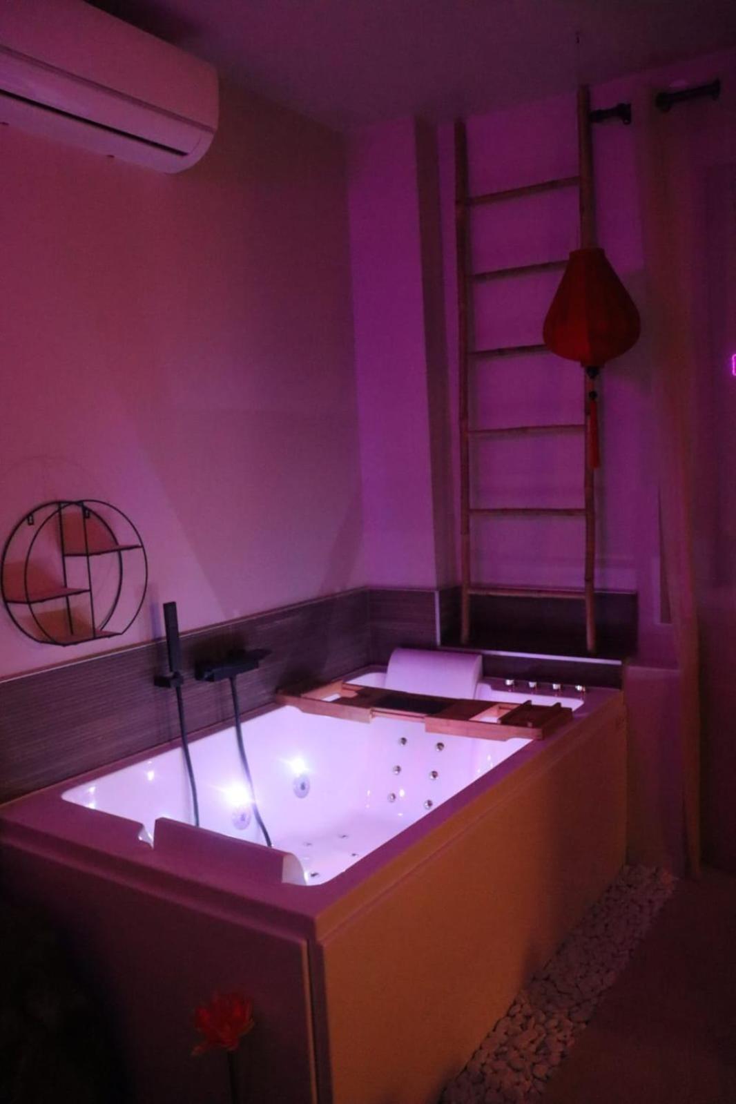 Loveroom Japon Avec Balneotherapie Toulon Kültér fotó
