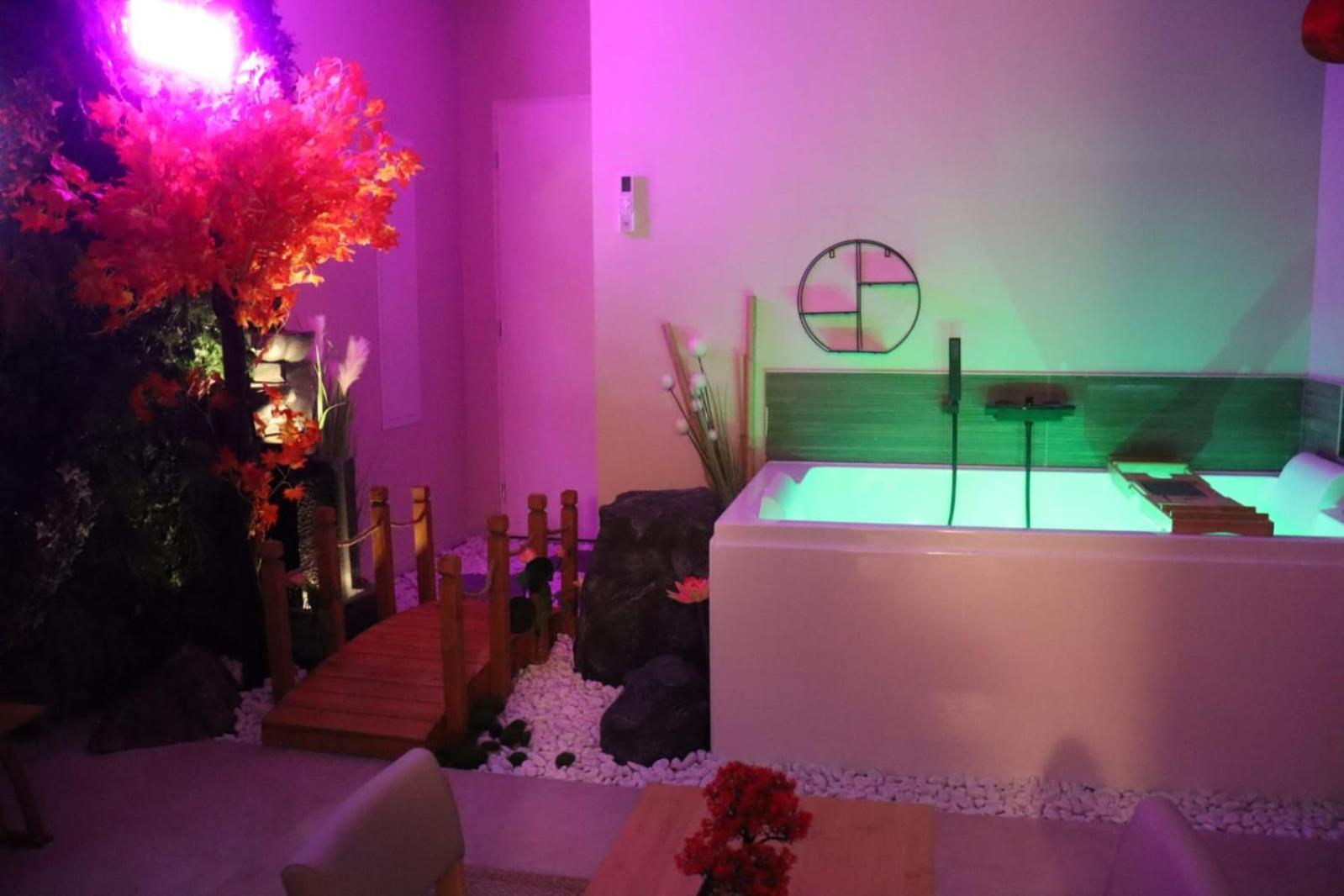 Loveroom Japon Avec Balneotherapie Toulon Kültér fotó
